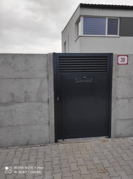 c56069c14a18d141131f1cfceb61ce54-2